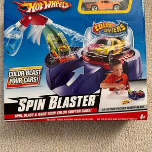 Never opened. Hot Wheels Spin Blaster Color Shifter Set - Red and Blue